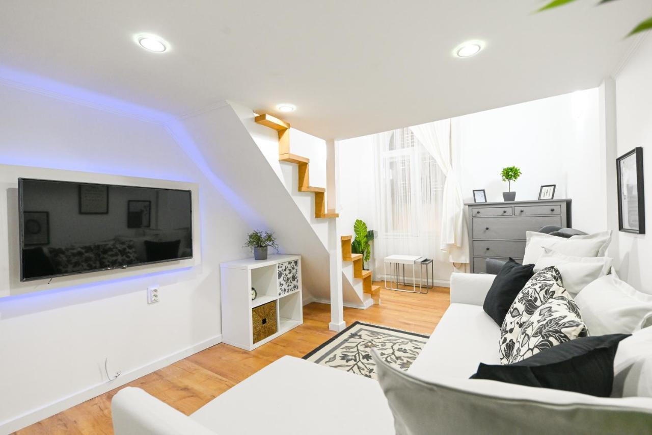 Charming Apartment In Damjanich Str., Lucas Budapest Exterior foto